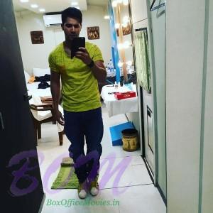 Varun Dhawan's new mirror selfie