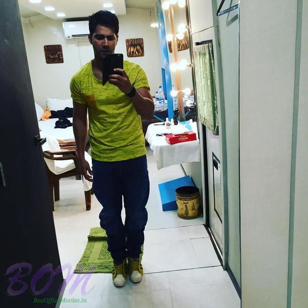 Varun Dhawan's new mirror selfie