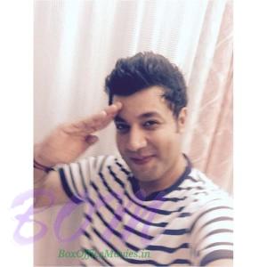 Varun Sharma Salute Selfie