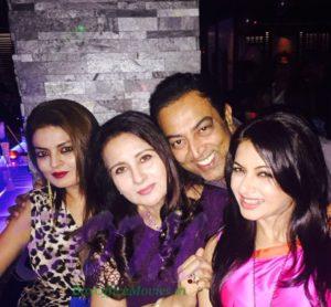 Vindu Dara Singh with ever gorgeous Bhagyashree, Sheeba and Poonam Dhillon