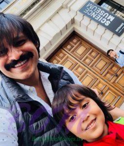 Vivek Anand Oberoi selfie with his son at science museum entrance
