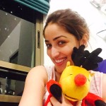 Yami Gautam seflie with Santa Gift in 2015