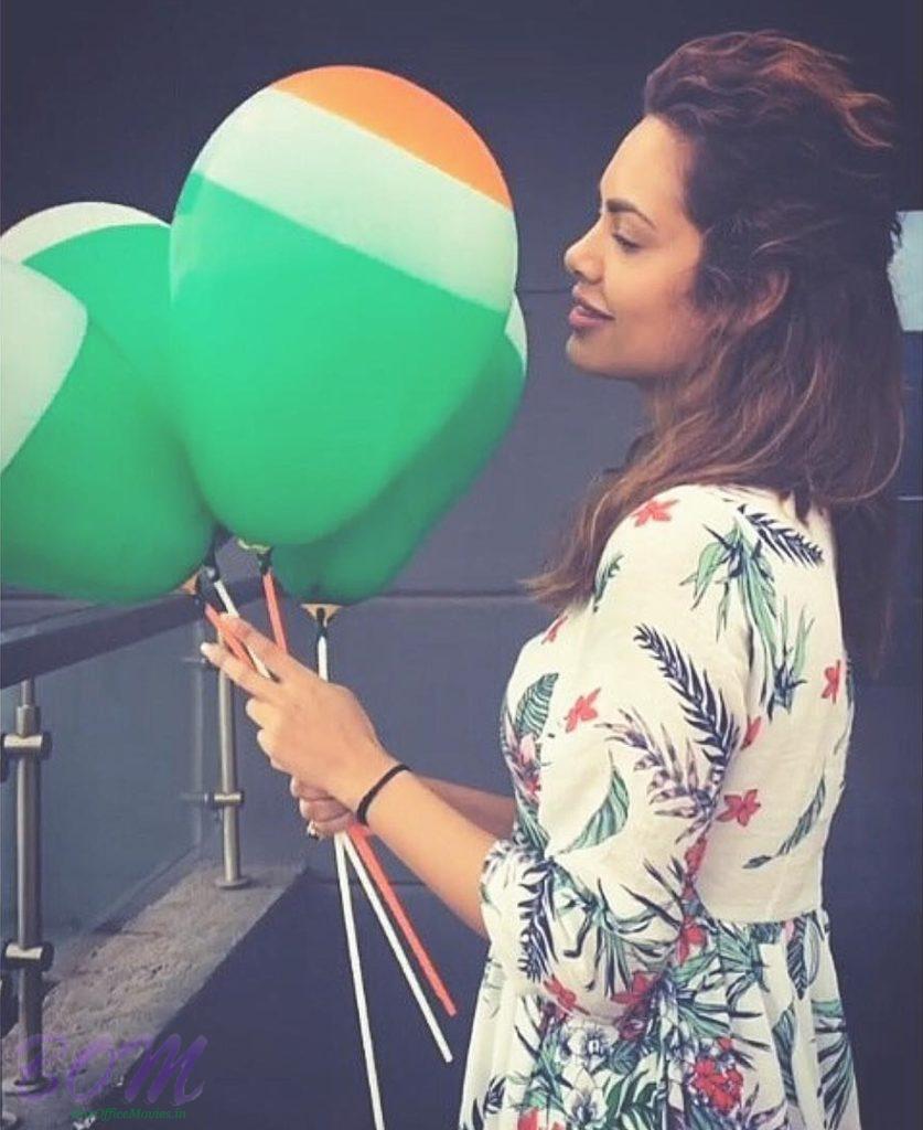 You will love these balloons in the hand of beautiful Esha Gupta