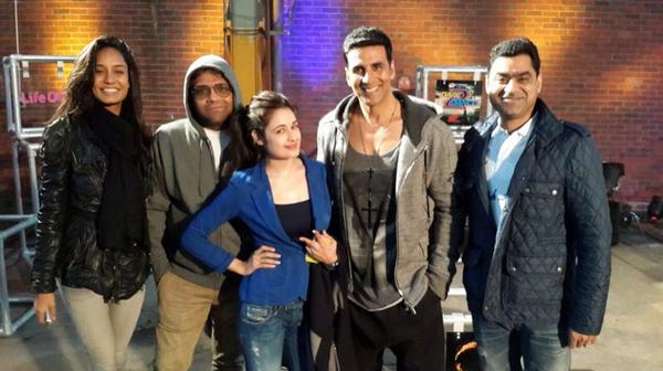 Yuvika Choudhary With Co Actors Akshay Kumar and Lisa Haydon on the sets of Shaukeen in CapeTown on August 21, 2014