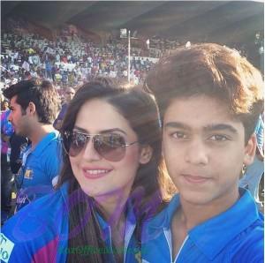 Zareen Khan selfie with Subhan Nadiadwala