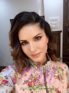 one of the most beautiful selfie of Sunny Leone