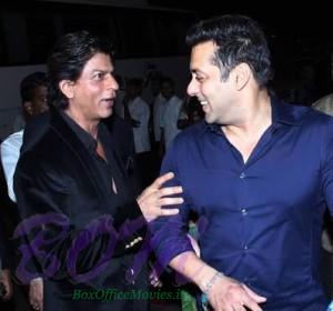 Watch this unbelievable picture of Shahrukh Khan and Salman Khan to know the new cracking chemistry between them. Becoming huge FAN of both Raees and Sultan of Bollywoood.