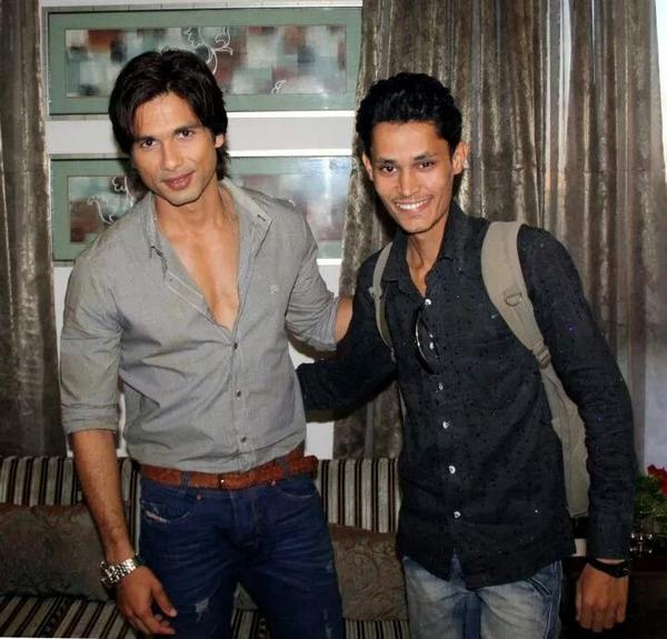 unseen picture of Shahid Kapoor with Fan