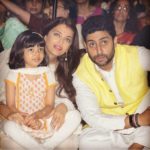 Abhishek Bachchan latest picture with family Aaradhya and Aishwarya Rai Bachchan