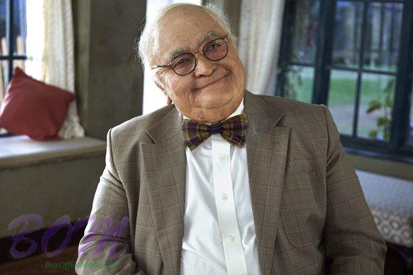 Actor Rishi Kapoor strange look in Kapoor And Sons movie