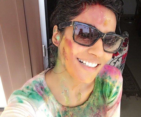 Chitrangda Singh selfie Holi 2016