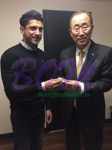 Farhan Akhtar hands over the MARD band to UN Spokesperson Ban Ki Moon