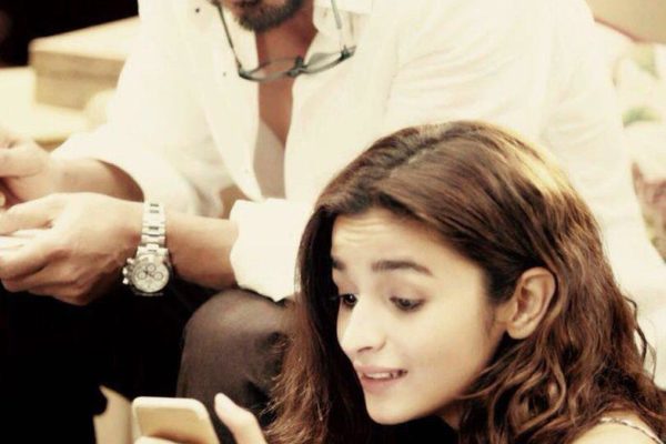 First Look of Shahrukh Khan and Alia Bhatt starrer Dear Zindagi