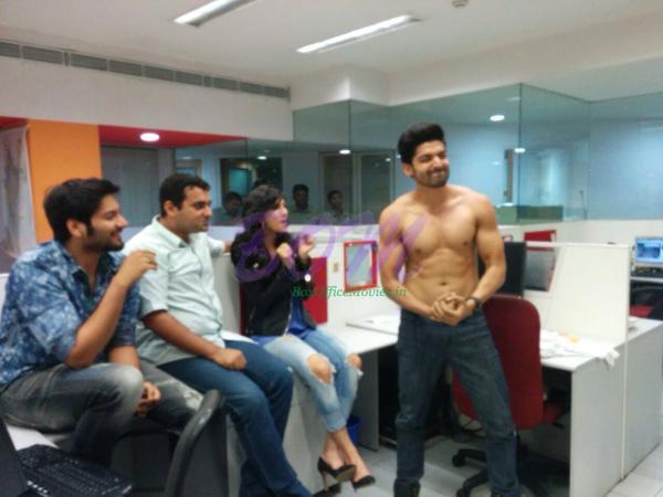 Gurmeet Choudhary flaunting 6 packs in the Rediff office dares to bare