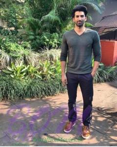 Handsome Aditya Roy Kapur looking good in this pic