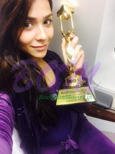 Humaima Malick wins the best break through performer at Masala Awards 2014