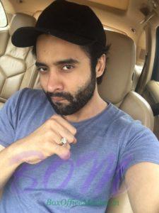 Jackky Bhagnani ‏diamond selfie