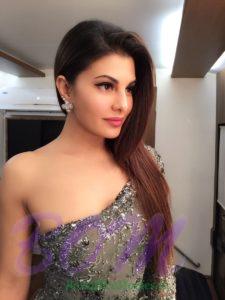 Jacqueline Fernandez looking stunning in Gio Filmfare Award 2017