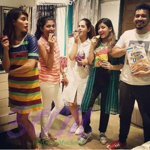 Jacqueline Fernandez with some real friends