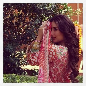 Kareena Kapoor with dupatta