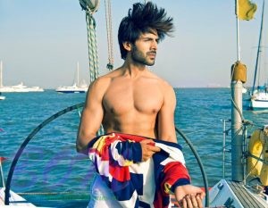 Kartik Aaryan hair style pic