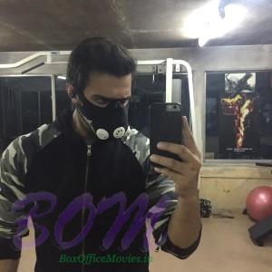 Mahaakshay doing cardio excercise using training mask