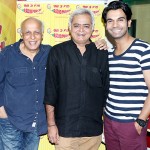Mahesh Bhatt strikes a pose with Hansal Mehta and Rajummar Rao