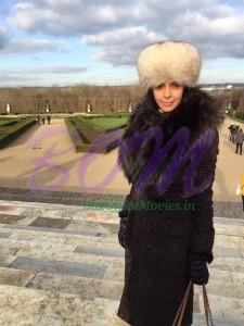 Mallika Sherawat in gorgeous gardens of chateau Versailles