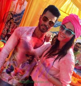 Mandana Karimi with Gautam Gulati in Holi 2016‏