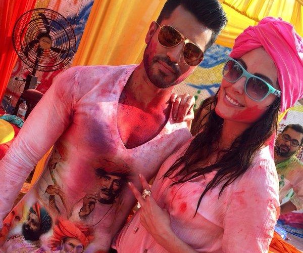 Mandana Karimi Gautam Gulati Holi 2016‏