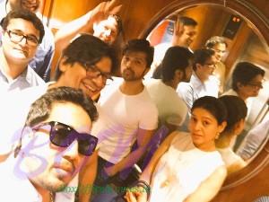 Mika Singh, Shaan, Himesh Reshammiya and Sunidhi Chauhan and other caught in a lift