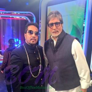 One cool pic of Mika Singh with great Amitabh Bachchan
