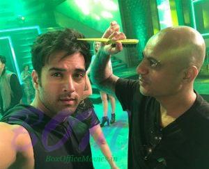 Pulkit Samrat selfie with hair stylist Aalim Hakim