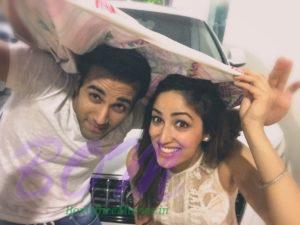 Pulkit Samrat ‏and Yami Gautam Mansoon selfie