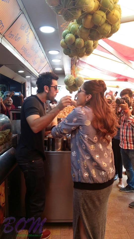 Ranbir Kapoor and Deepika Padukone at the pani puri center