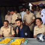 Ranbir Kapoor gives raincoats to Mumbai traffic police