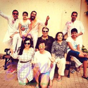 Randeep Hooda with his family many on Holi 2018