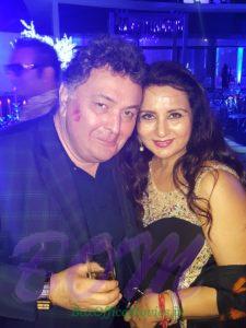 Rishi Kapoor got a hot lip kiss symbol by gorgeous Poonam Dhillon