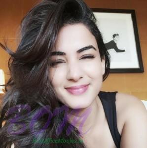 Gorgeous SONAL CHAUHAN latest selfie