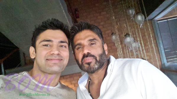 Sangram Singh latest picture with Suniel Shetty
