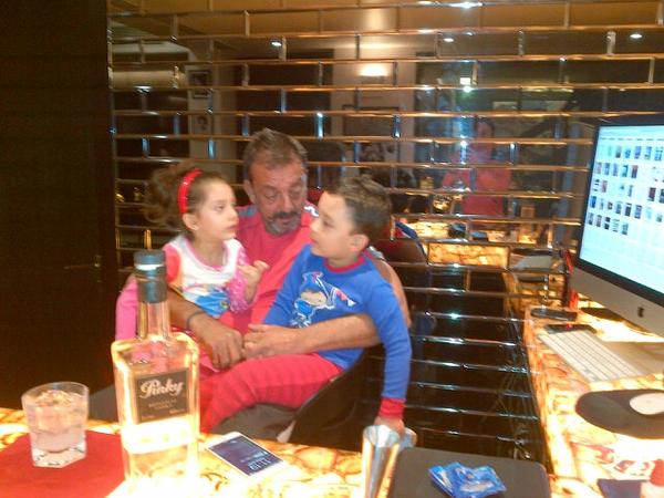 Sanjay Dutt the sweetest father to his 2 gorgeous children..such a lovely family they make!!