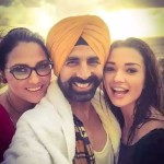 Selfie of Akshay Kumar with Lara and Amy - co-stars in Singh Is Bliing movie