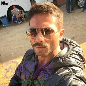 Shahid Kapoor latest selfie from the sets of Rangoon movie