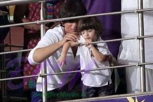 Shahrukh Khan watching first IPL8 match with AbRam