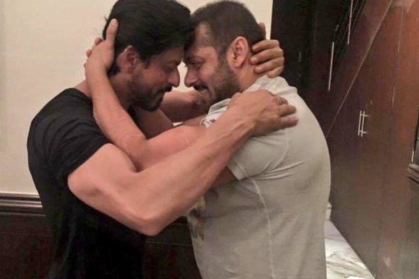 Shahrukh-Salman Khan in Dangal pose