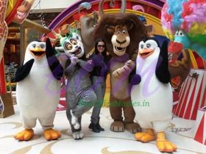 Sheena Chohan crazy welcome in Hong Kong