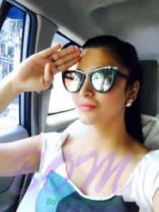 Shruti Haasan Salute Selfie