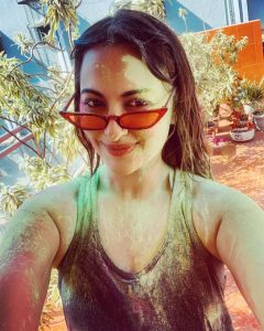 Sonakshi Sinha Holi selfie photo