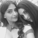 Sonam Kapoor latest selfie with Kareena Kapoor Khan