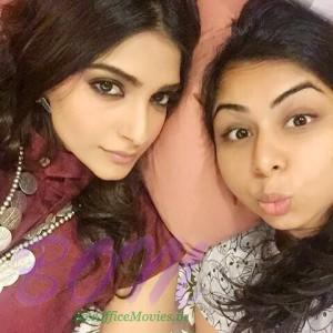 Sonam Kapoor selfie with Karishma Melwa